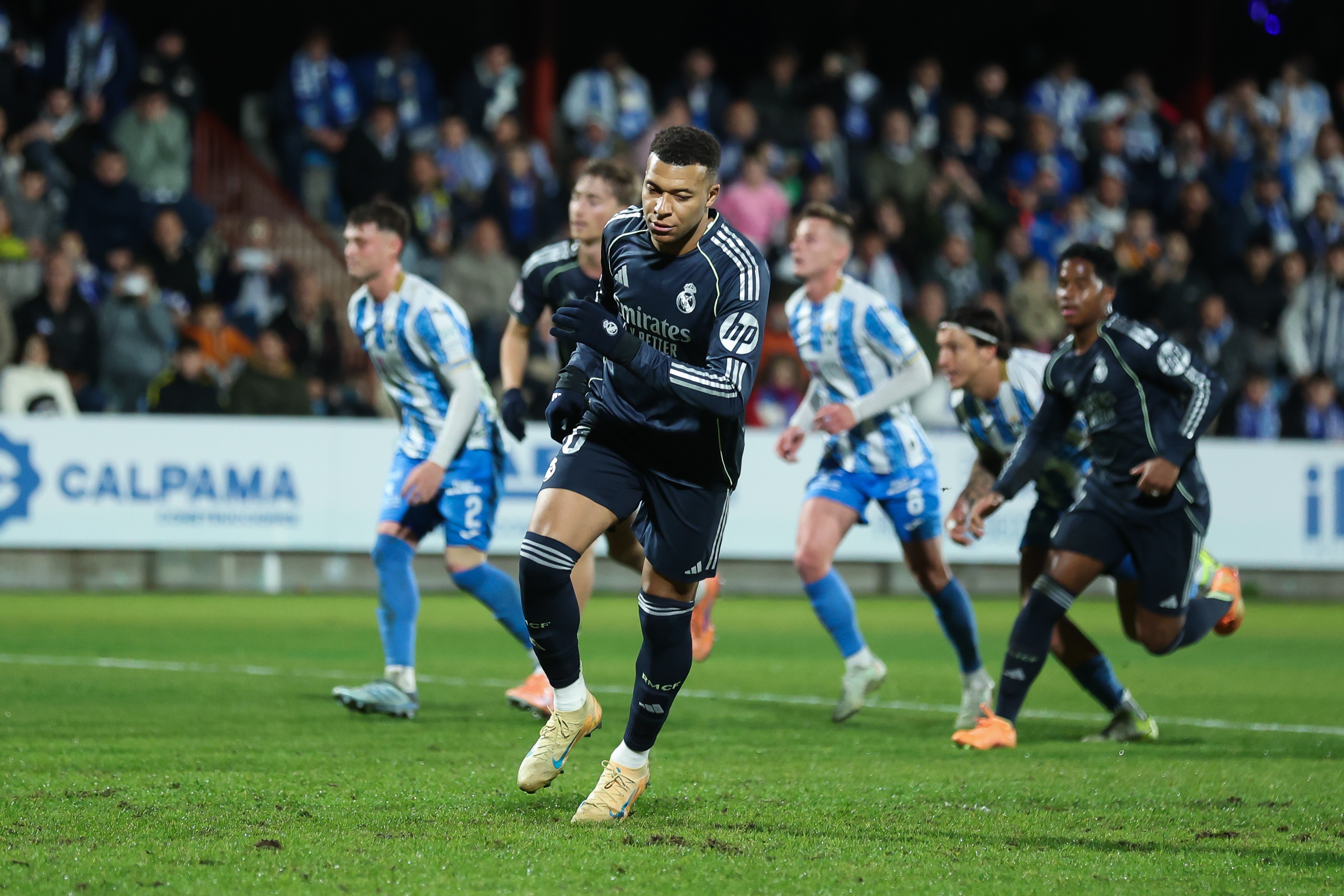 欧亿体育入口-驰援球队！西班牙电视六台：姆巴佩已抵达机场将飞往吉达