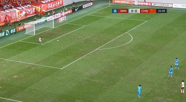 真不怪人联想...记者：U22表现跟训练里接近，快20分钟了还不进球